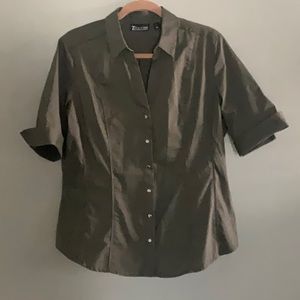 New York & Co snap down short sleeve fitted shirt in olive green.
